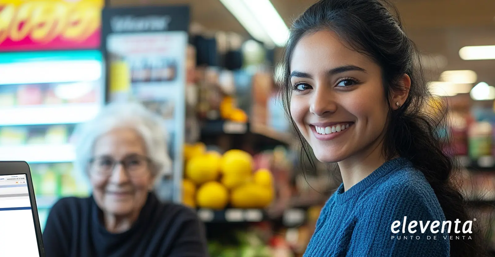 Ana atendiendo clientes en su tienda de abarrotes utilizando el punto de venta eleventa